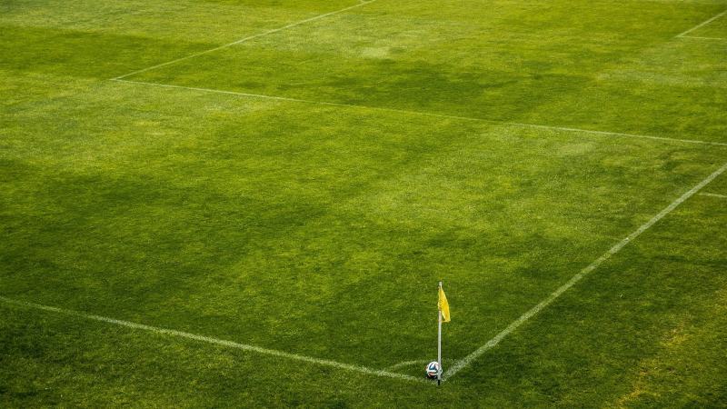 Slika: Nogometni trening z razmakom